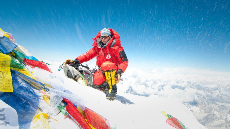 American Woman Becomes First To Summit Everest Without Oxygen