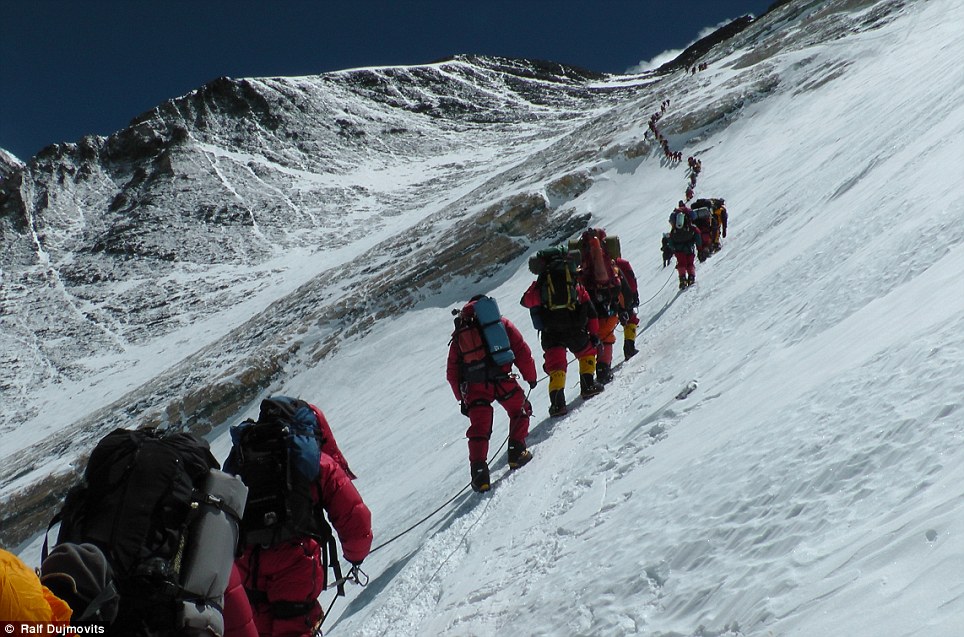 The Everest Traffic Jam Photographer Speaks Up On Inexperienced Climbers