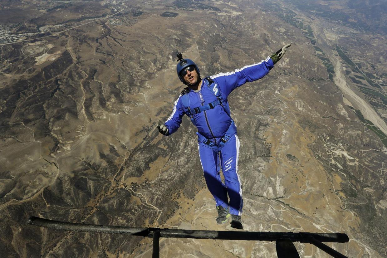 Luke Aikins - The First Man To Take A Fall From 25000 Feet Without A Parachute Or Wingsuit