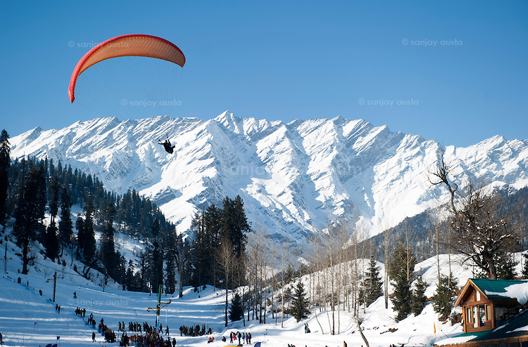 Solang Valley In Manali Is Going To Hold Its First-Ever Paragliding Competition